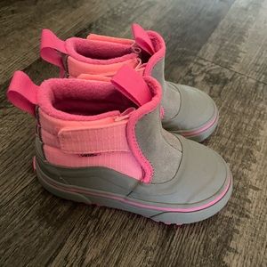 Vans. MTE. Gray and pink. Boots.